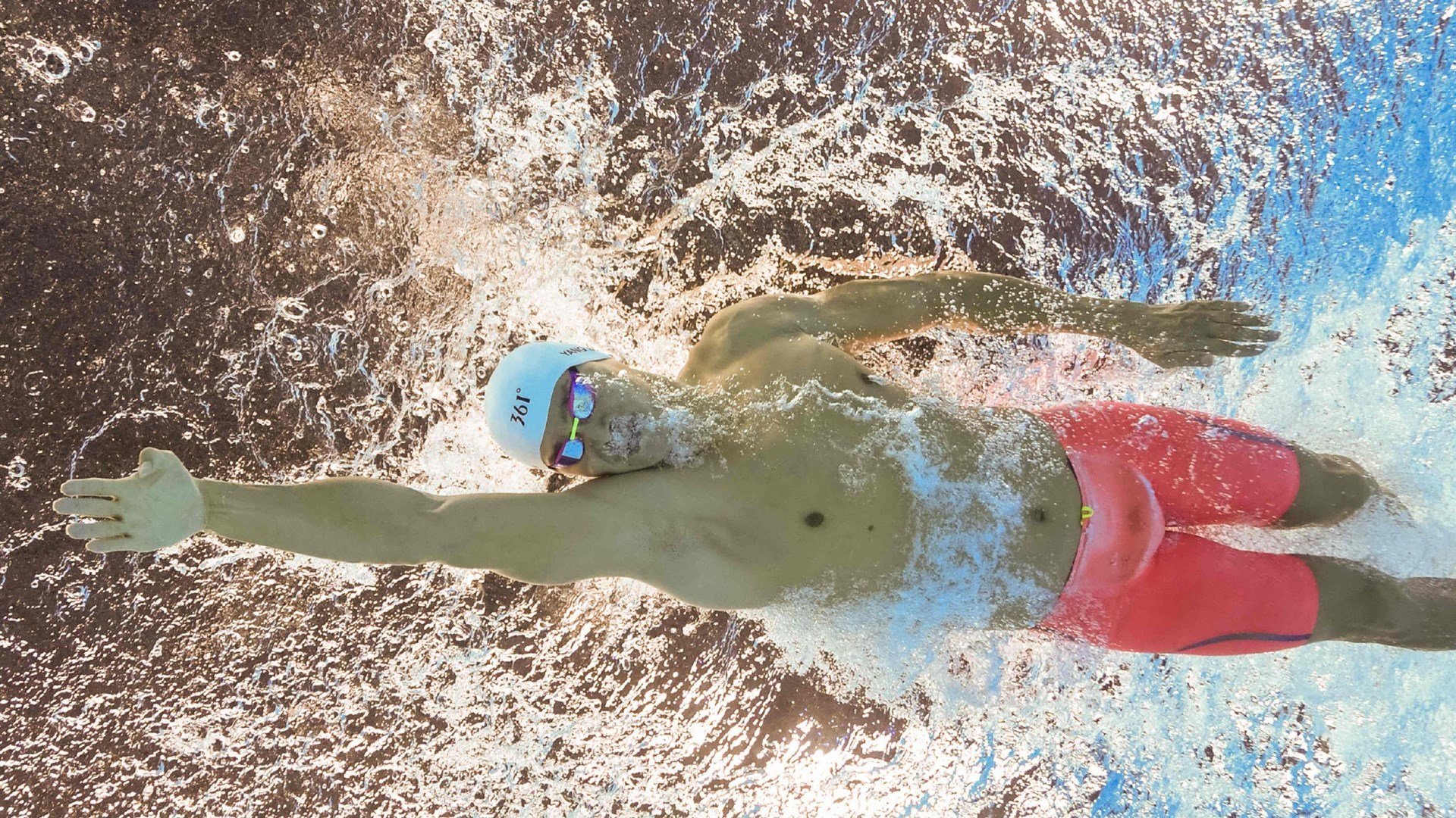 当场MVP：王强凭借关键球荣获“当日之星”！，王强在干什么